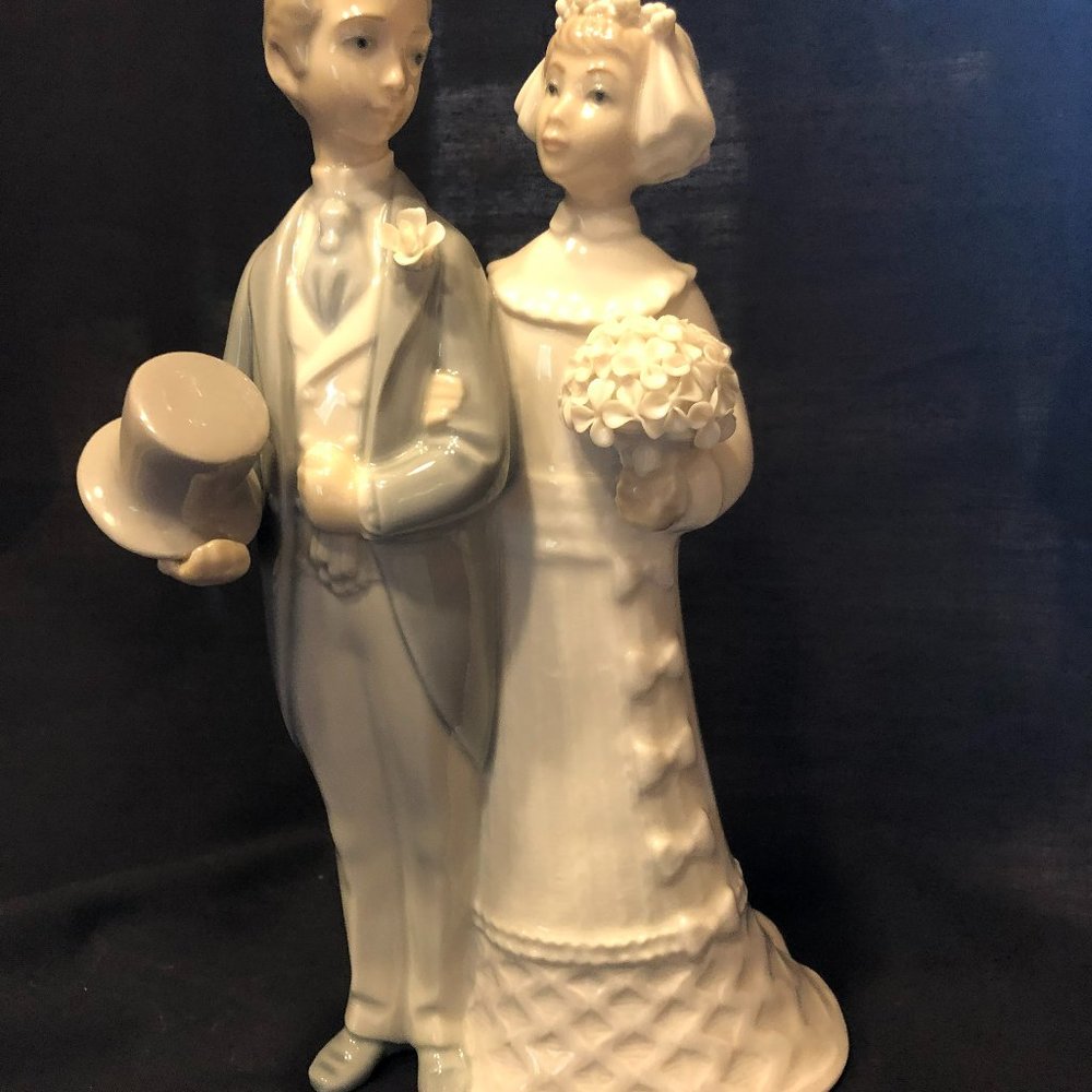 Lladro #4808 - "Wedding" Porcelain Bride and Groom figurine